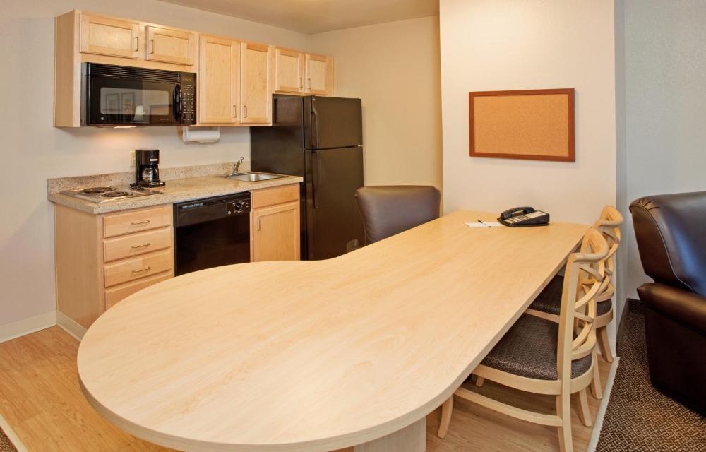 One-Bedroom Queen Suite interior